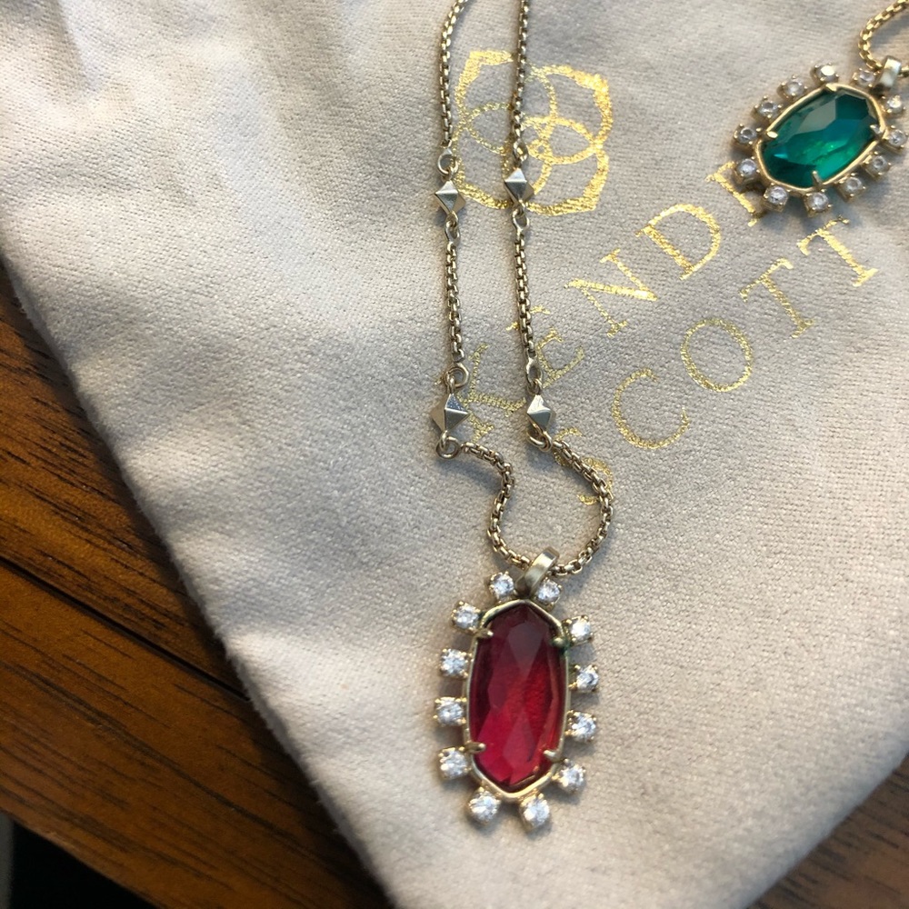 Brett Pendant Necklace in Berry Glass